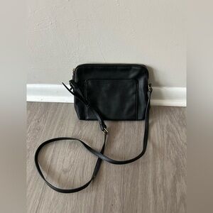Universal Thread Black Crossbody Bag